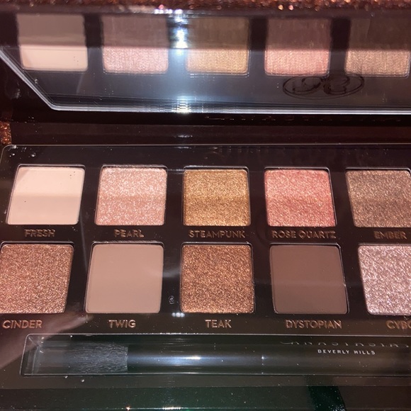NIB - ANASTASIA SULTRY Eyeshadow Palette - Picture 5 of 16